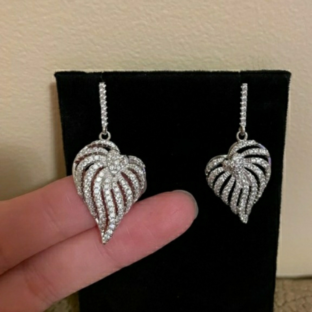 Elegant Silver Heart Earrings Beautiful Cz Stones 🤍 NEW